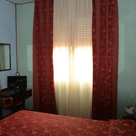 オテル サリエリ 3* レニャーゴ